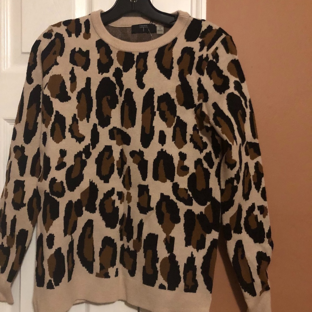 New with tag women Tahari brown leopard fitted crewneck sweater size XS